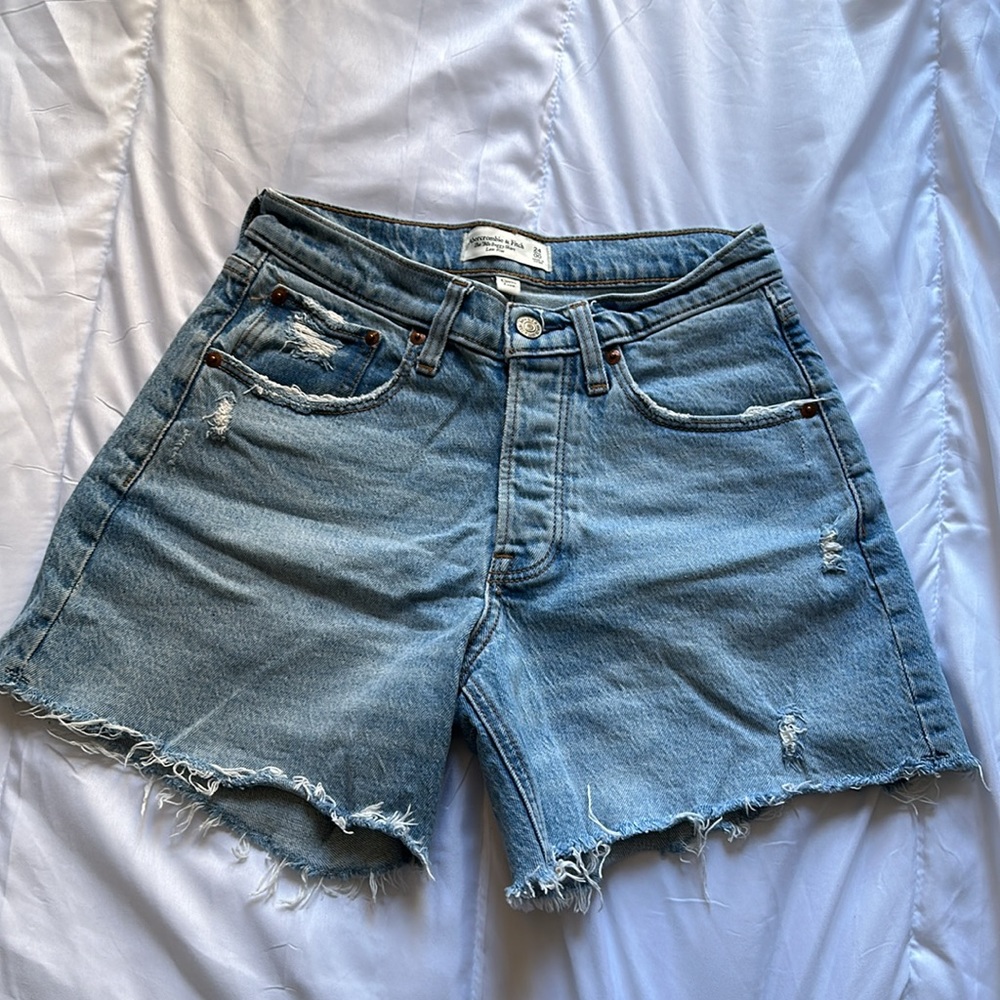 Abercrombie & Fitch Women's Curve Love Low Rise 90s Baggy Shorts